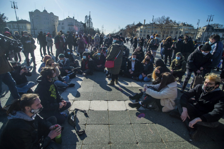 Protest ugostitelja u Budimpešti: "Ne želimo kovid-komunizam"