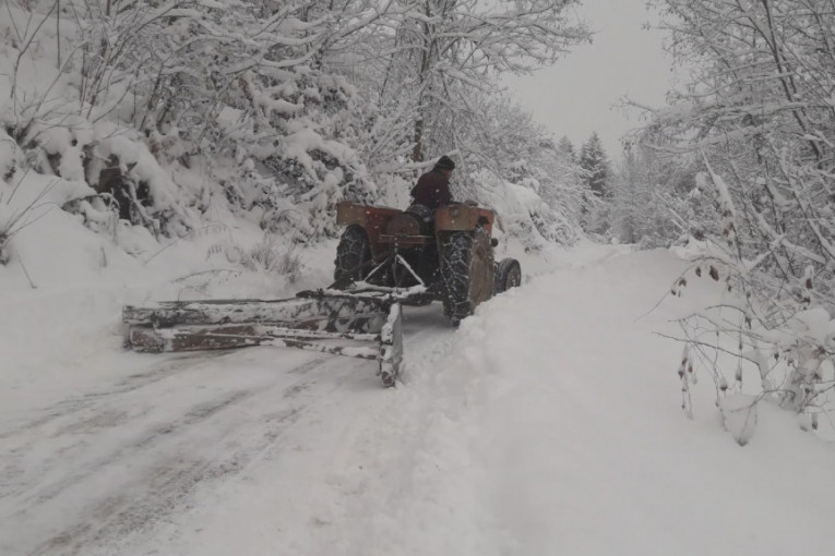 Meštani "srpskog Sibira" ove zime su proživljavali pravu dramu: Konačno stiže pomoć za meštane udaljenih sela na Pešteru