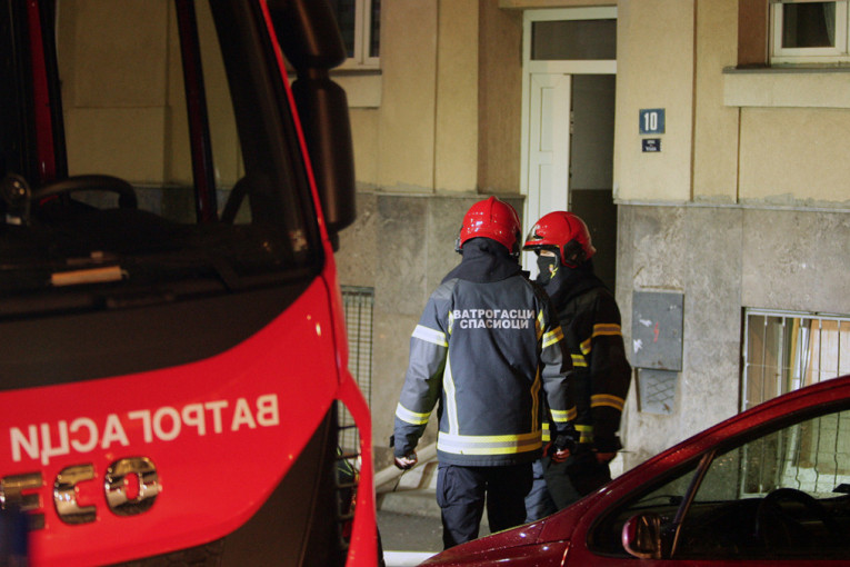 Požar u restoranu na Vračaru: Gust dim se širio okolnim ulicama