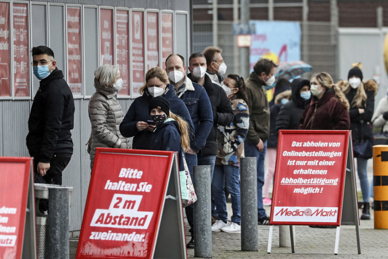 Nemačka donosi odluku: Merkel za zaključavanje, neki premijeri protiv