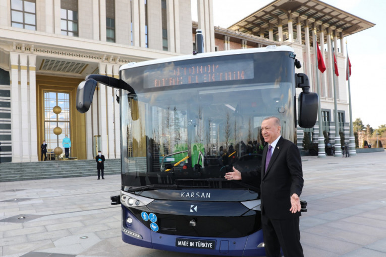 Turska predstavila električni autobus bez vozača