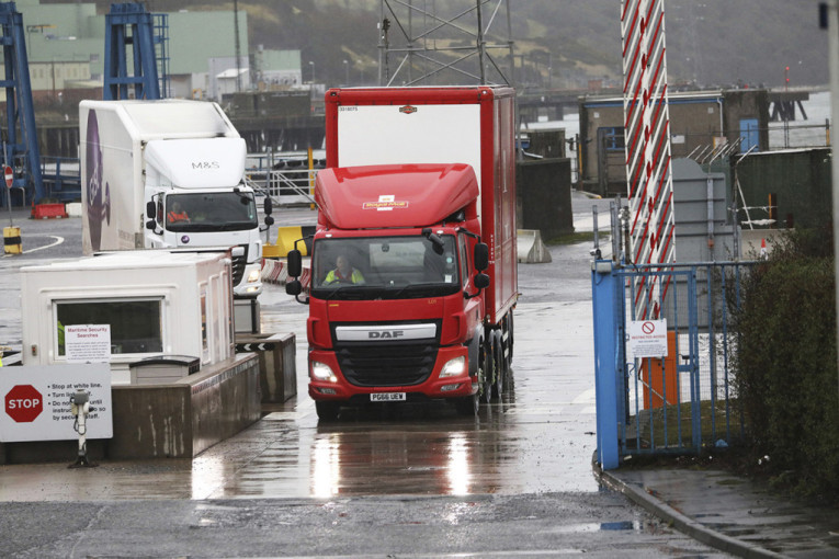 Haos na nemačkoj granici: Vozači kamiona iz Srbije čekaju i po 15 sati na PCR test