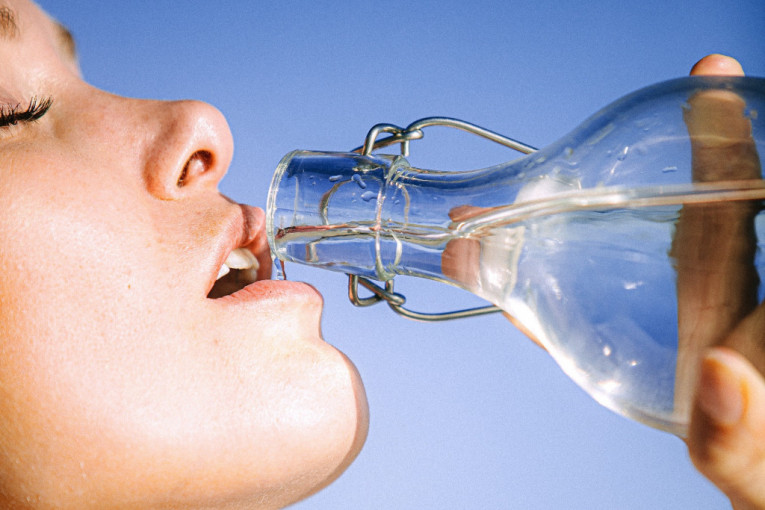 Šta se može dogoditi sa vašim telom ako popijete previše vode