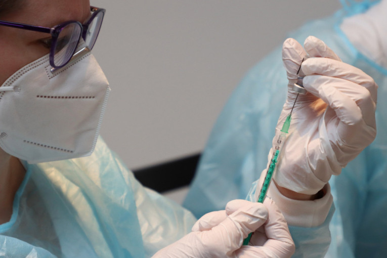 U borbi protiv kovida stiže i vakcina "sputnjik lajt": Epidemiolozi kažu da je to dobra vest