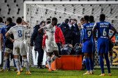 Užas na utakmici u Portugaliji: Teška povreda Grujićevog saigrača, u kolima hitne pomoći napustio teren (Video)