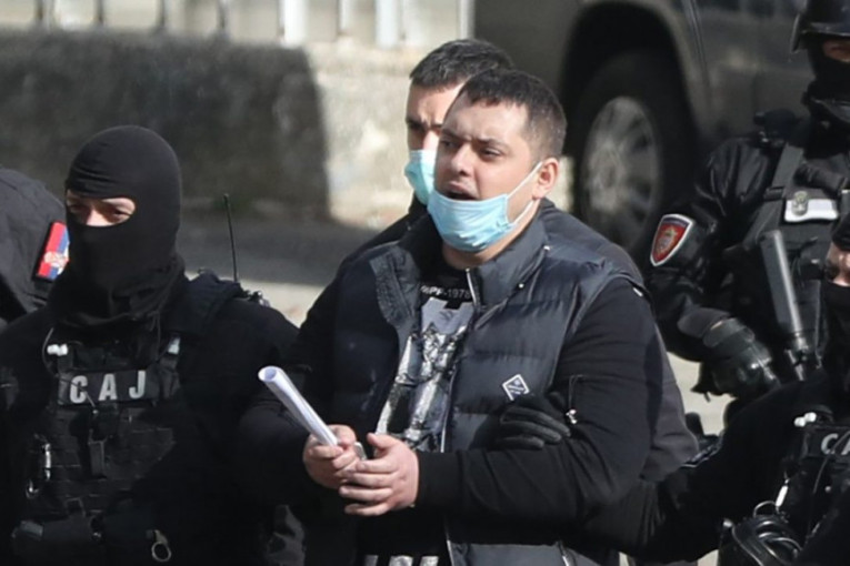 Policija i dalje "češlja" stadion Partizana: U skrivenim vikendicama pronađeno nekoliko sefova Velje Nevolje