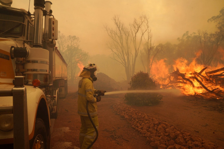 Katastrofa u Australiji: U požarima izgorela 81 kuća, vetar pravi problem vatrogascima (FOTO+VIDEO)