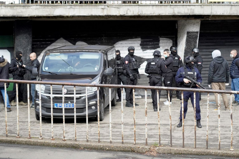 Specijalci opkolili stadione Partizana i Zvezde: Nova hapšenja saradnika Velje Nevolje (FOTO)
