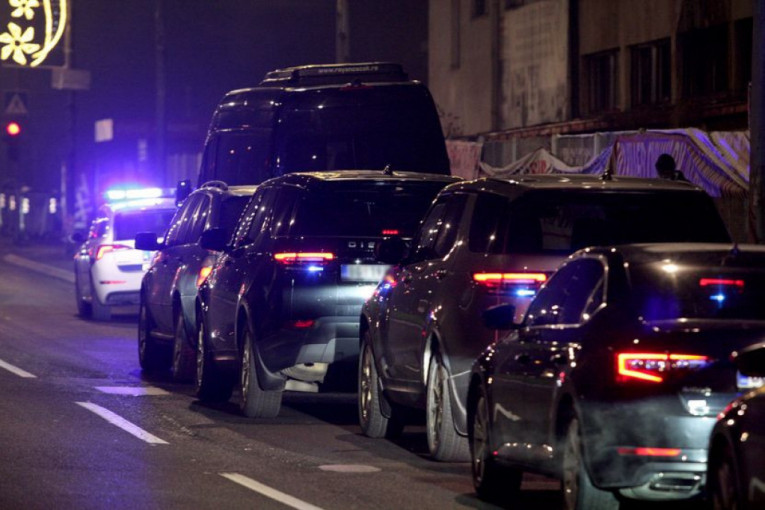 Velja Nevolja i ekipa na saslušanju: Pripadnici kriminalne grupe dovezeni sa 22 vozila, blokirali deo Beograda (FOTO)