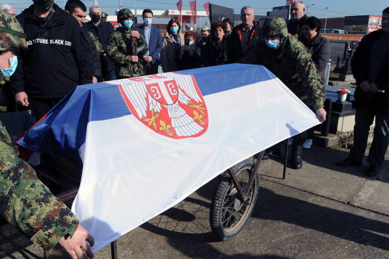 Junak sa Košara sahranjen posle 22 godine: Srbija pamti dobrovoljca Zorana Veselića