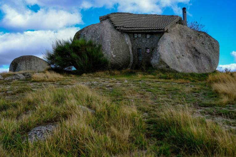 Jaba daba du: Zavirite u kamenu kuću koju bi za sebe poželela porodica Kremenko