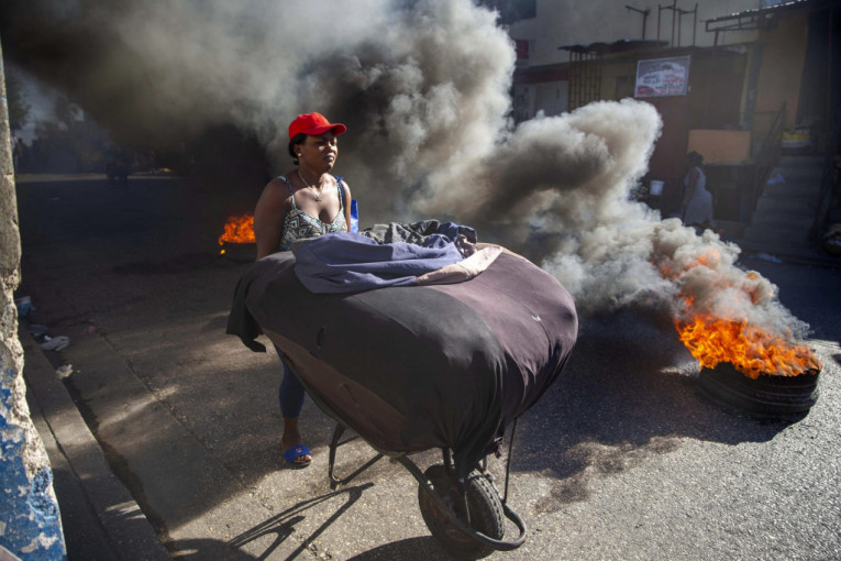 Haos na Haitiju: Pripreman atentat na predsednika? Na ulicama pobuna i suzavac (VIDEO)