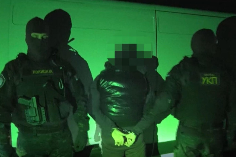 Velika zaplena marihuane na auto-putu: Čak 270 kilograma, potraga za muškarcem u kombiju