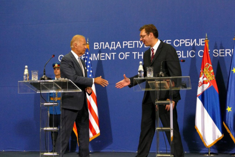 Bajden čestitao Vučiću Dan državnosti, istakao podršku SAD međusobnom priznanju u dijalogu Beograda i Prištine