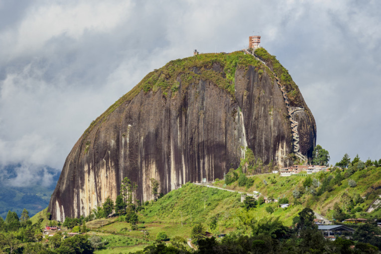 Stena Gvatape u Kolumbiji: Nacionalni spomenik sa 740 stepenika