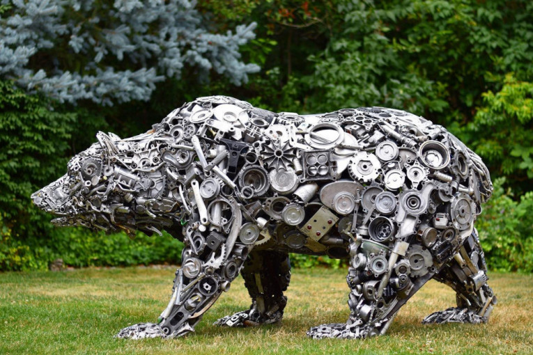 Sto odsto reciklirano: Brajan Mok stvara skulpture od odbačenih predmeta