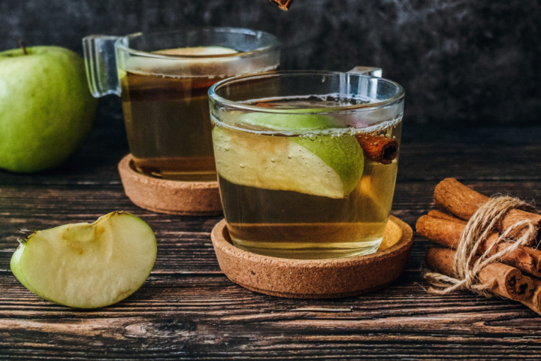 Kako da pijete jabukovo sirće i čime da mu poboljšate ukus: Recept za jutarnji i večernji napitak