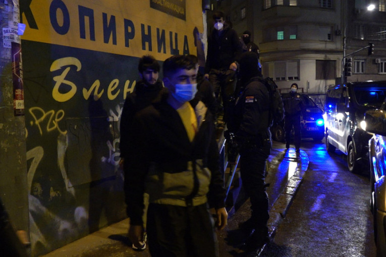 Drama u centru Beograda: Policija opkolila zgradu punu migranata, akcija MUP u toku (FOTO)