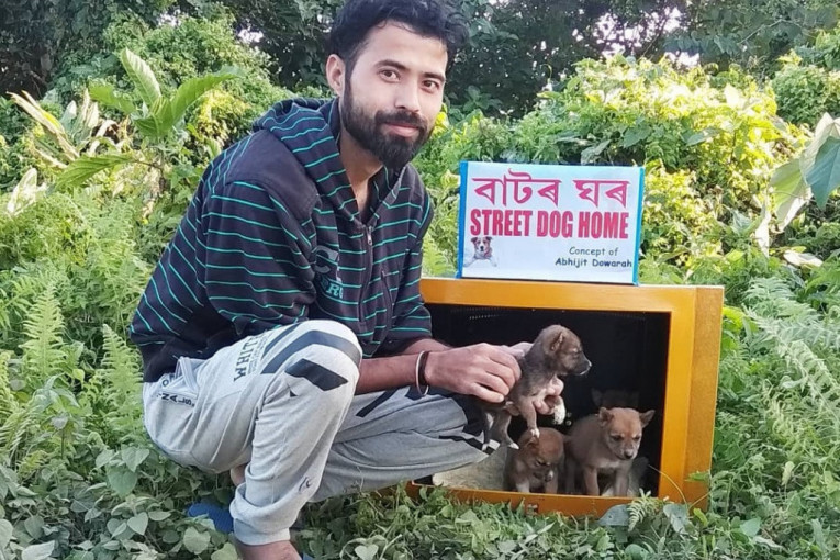 Odlična ideja: Indijac od starih televizora pravi mini-domove za pse lutalice