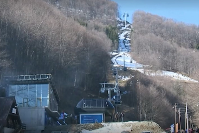 Kopaonik i dalje prepun skijaša: Zbog nepoštovanja mera skijašima oduzimaju ski-karte