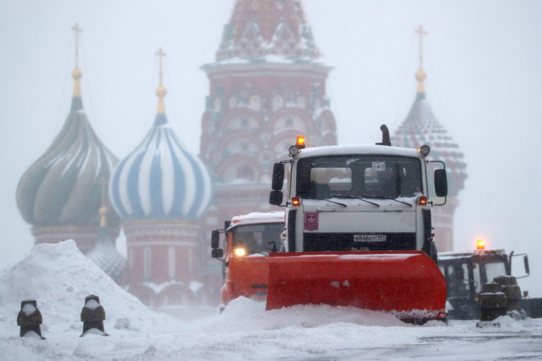 Kolaps u Moskvi, jaka mećava se obrušila na grad: "Nikada nismo videli ovoliki sneg"