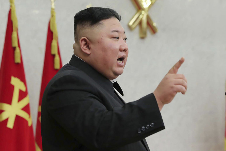 Kim Džong-Un besneo i vikao na saradnike, pa smenio ministra ekonomije