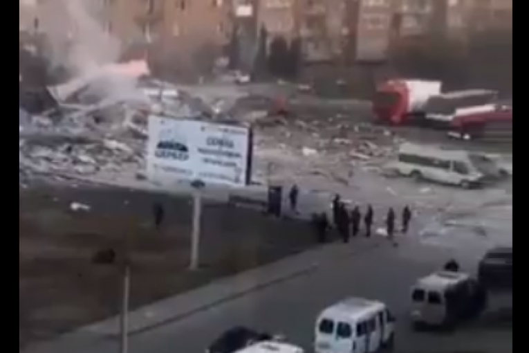 Eksplozija gasa u supermarketu, povređena jedna osoba (VIDEO)