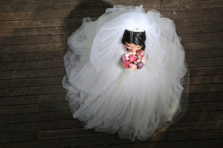U Srbiji čak 2.000 devojčica godišnje završi u dečjim brakovima: A taj bračni život ugovarali su njihovi roditelji!