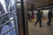 Napadi u Njujorku: Nepoznata osoba u metrou izbola četiri beksućnika, dve osobe stradale