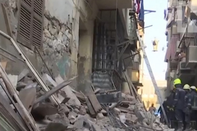 Stravične scene iz Kaira: Srušila se stambena zgrada, najmanje 18 poginulih