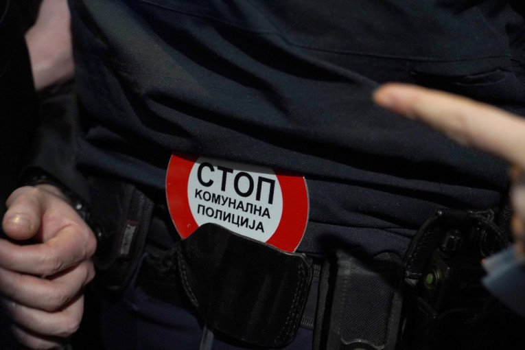 Policija upala u prostorije FK u Veterniku: Okupilo se oko 20 ljudi, kod Novosađanke pronađen kokain