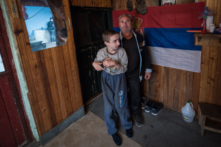 Ogromna tuga u porodici Arsovski: Nepokretni Darko ostao bez majke, otac nadniči u manastiru kako bi obezbedio koru hleba