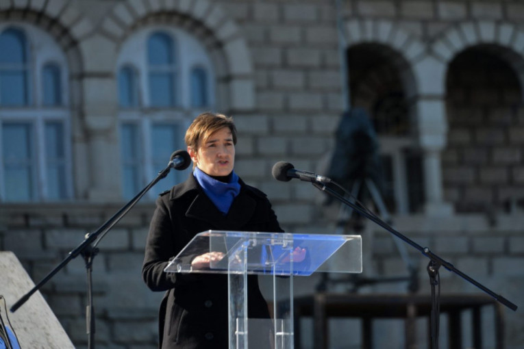 Premijerka u Orašcu na obeležavanju Dana državnosti: "Glas Srbije se poštuje u međunarodnoj areni" (FOTO)