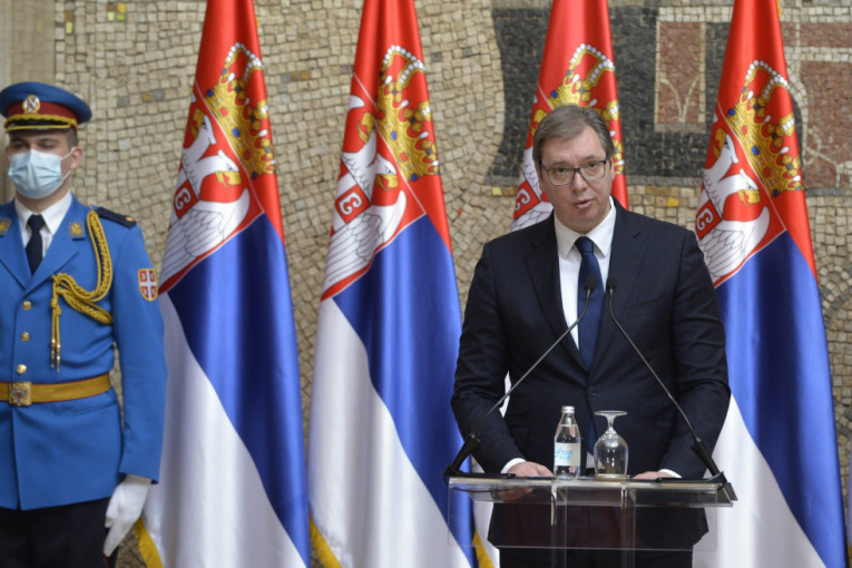 Predsednik Vučić uručio priznanja povodom Sretenja: Odajemo počast hrabrosti (FOTO)