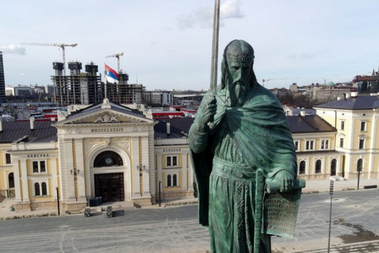 Veličanstven simbol srpske istorije: Godinu dana od otkrivanja impozantnog spomenika na Savskom trgu (VIDEO)