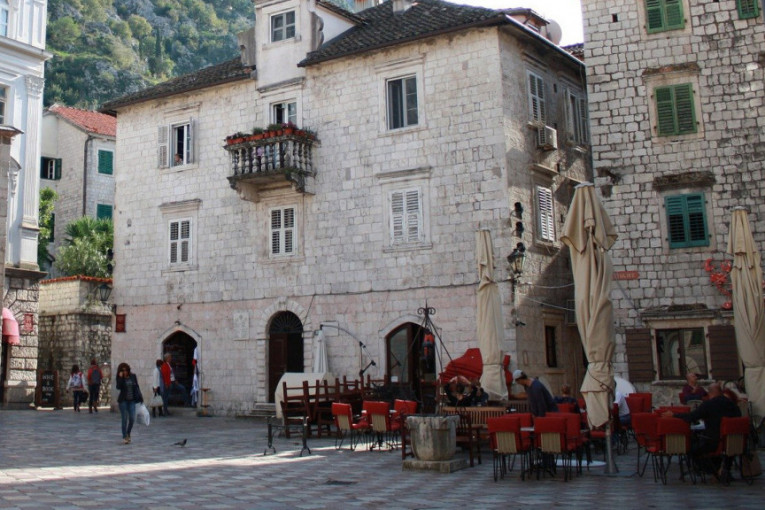 Crna Gora relaksirala mere pred turističku sezonu, od danas i besplatan PCR test za turiste