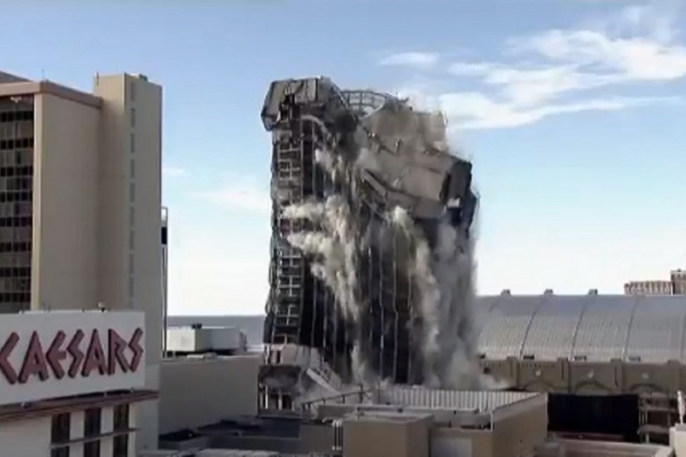 Uništen prvi kazino koji je Donald Tramp ikada sagradio (VIDEO)