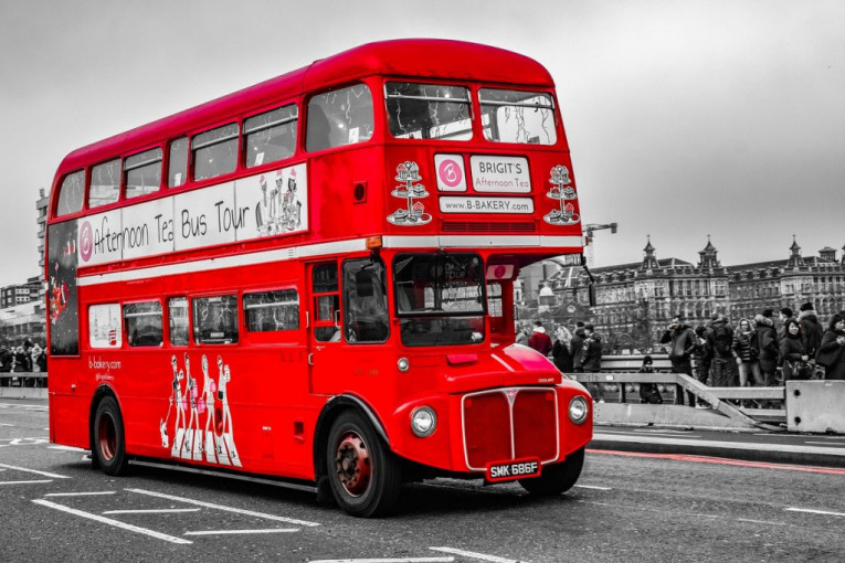 Kuća je tamo gde se dobro osećate: Britanski par od čuvenog crvenog autobusa napravio udoban dom