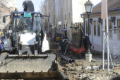 Počela demontaža stubova javne rasvete: Deo Skadarske ulice dobija novo osvetljenje(FOTO)