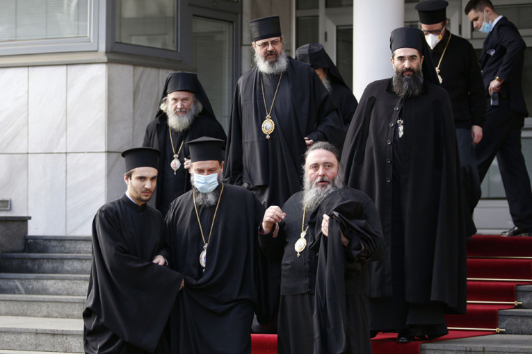 Srbija dobila novog patrijarha: Oglasila se zvona sa Hrama i Saborne crkve (FOTO)