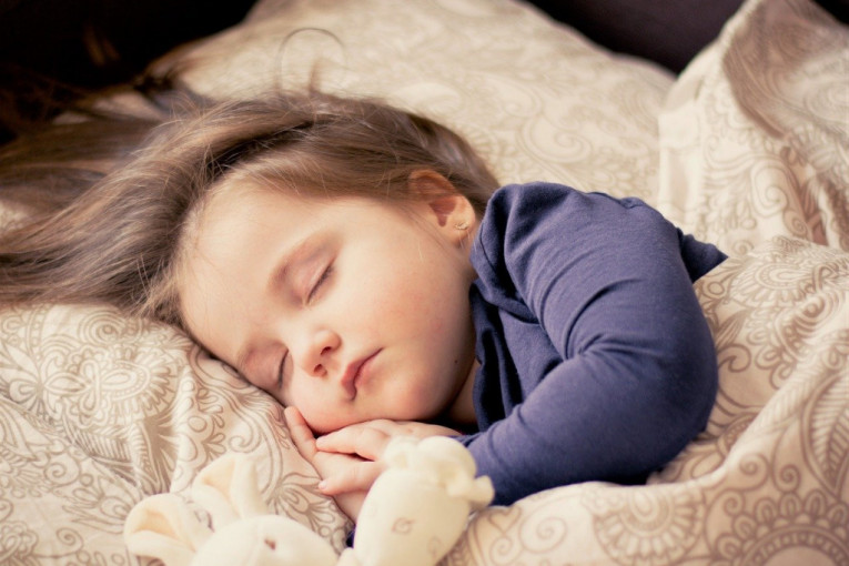 Zašto su kasni odlasci u krevet opasni za mališane?