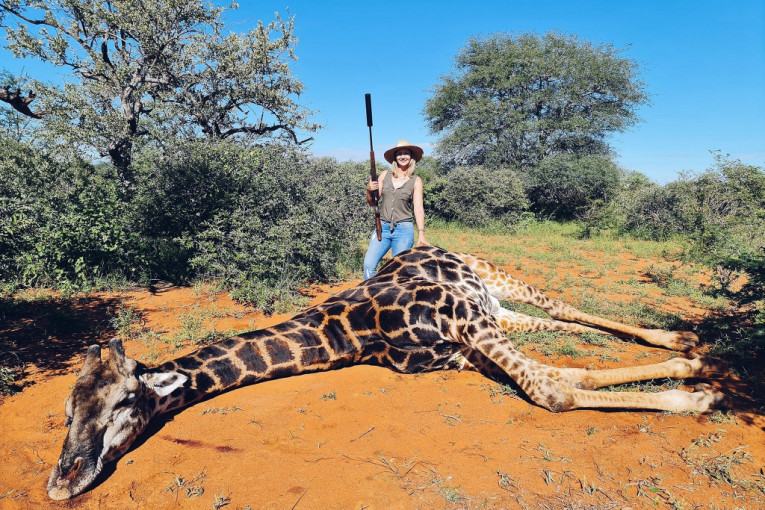 Bolest ne bira! Ubila žirafu, izvadila joj srce, pa to objavila na društvenim mrežama (FOTO)