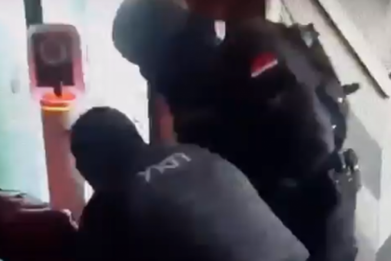 Ovako je uhapšen Aca Bosanac: Policija uzviknula "Lezi dole" i munjevitom brzinom mu stavila lisice na ruke (VIDEO)