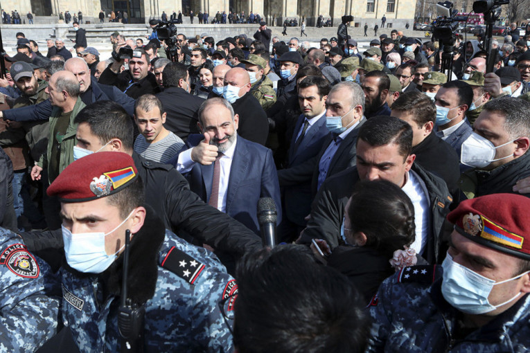 Načelnik Generalštaba jermenske vojske ostaje na položaju: Predsednik zemlje ima tri dana