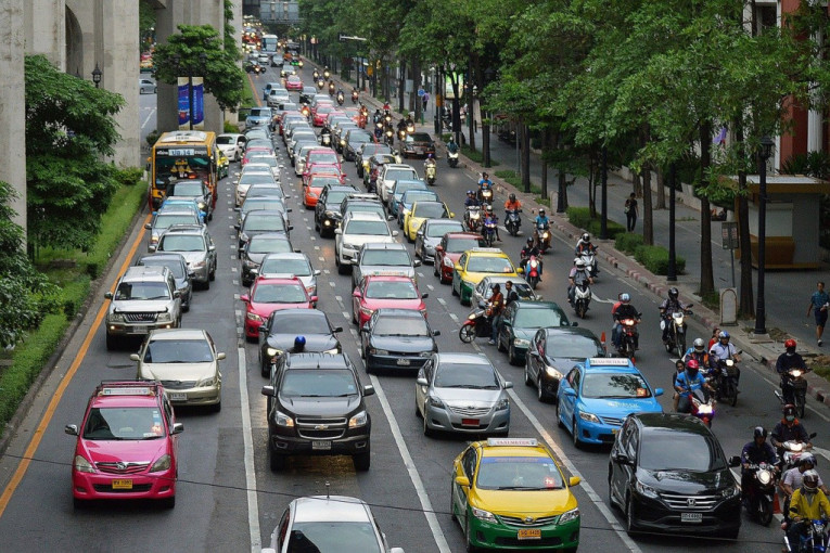Najveća saobraćajna gužva u svetu: Automobili, u koloni dugoj 100 kilometara, stajali su 12 dana