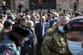 Napeta situacija u Jermeniji: Iznad Jerevana kruži avijacija, vojska insistira na odlasku Pašinjana! (FOTO/VIDEO)