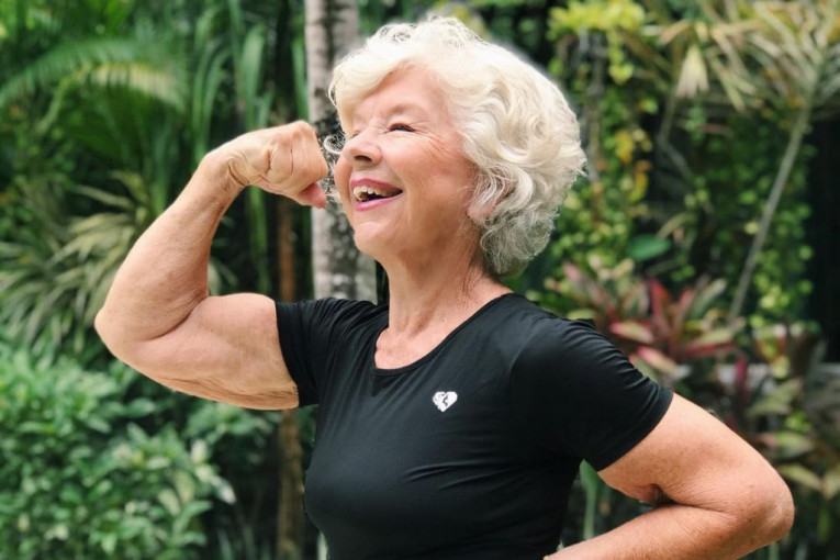 Džoan (74) počela je da vežba sa 70, a sada je fitnes guru za milion ljudi. Nema pritisak, ima bicepse