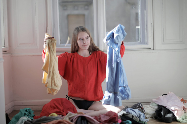 Imamo odličan trik da vam odeća i posteljina u boji ne izblede tokom pranja (VIDEO)