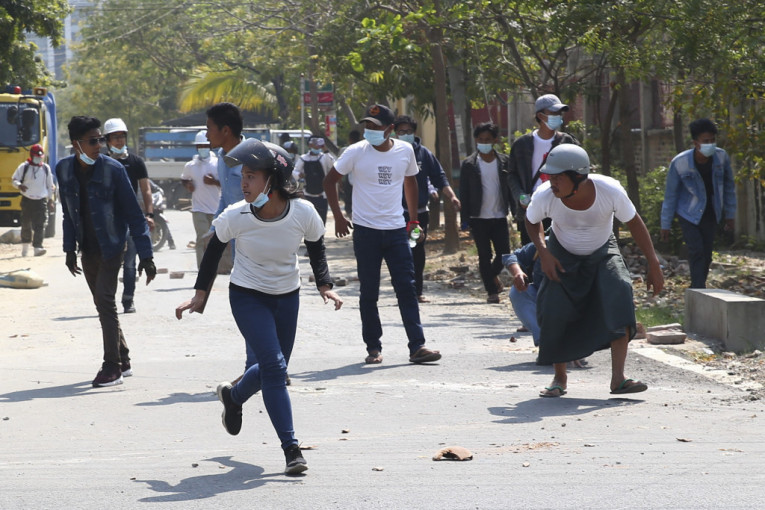 Najkrvaviji dan protesta još od vojnog puča: Ubijena čak 33 demonstranta u Mjanmaru
