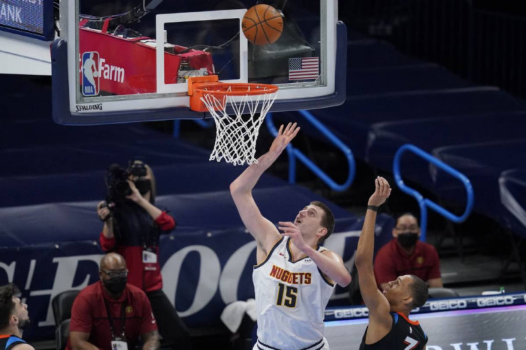 E tako se to radi: Tripl-dabl Jokića, pobeda u gostima sa 30 razlike i konačno osmesi u Denveru (VIDEO)